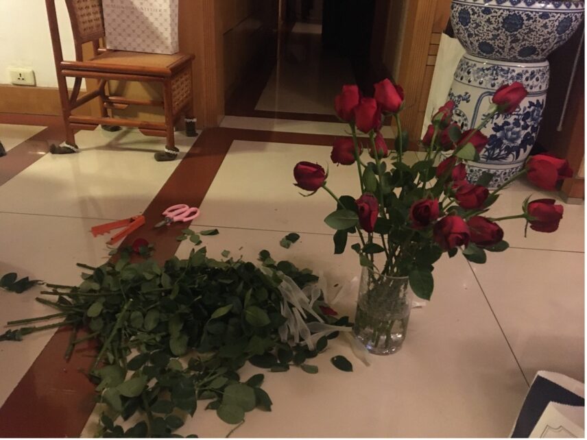 A newly arrived bouquet arranged in a domestic environment. The drooping stems show it is on the verge of dehydration.